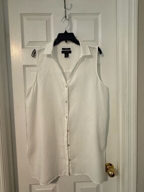 Tahari White Linen Button-Up Shirt